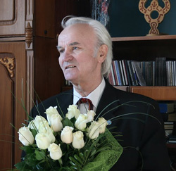 Засновик і керівник капели Дударик Народний артист України Микола Кацал Засновик і керівник капели Дударик Народний артист України Микола Кацал