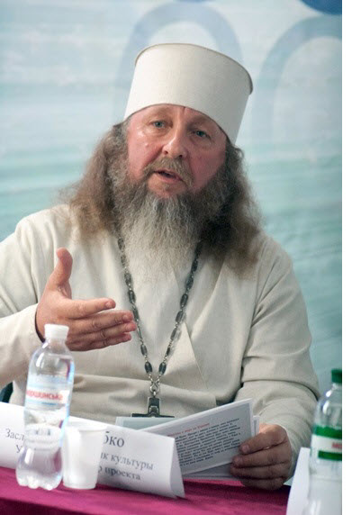"Остров классики". Фото с сайта: http://molodost.in.ua Мировая звезда Цянь Чжоу со скрипкой Гваденини на "Острове классики". Фото з сайта: http://molodost.in.ua