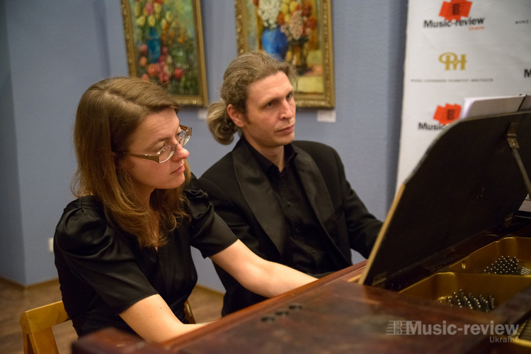 "KIEV PIANO DUO": Дмитро Таванець і Олександра Зайцева. 24.11.12. Music-Review WEEKEND. Фото: Сергій Пірієв "KIEV PIANO DUO": Дмитро Таванець і Олександра Зайцева. 24.11.12. Music-Review WEEKEND. Фото: Сергій Пірієв