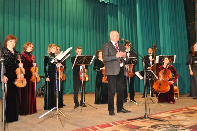 Камерний оркестр "Концертіно" Кіровоградської обласної філармонії. Фото з сайту: http://olexrada.at.ua Камерний оркестр "Концертіно" Кіровоградської обласної філармонії. Фото з сайту: http://olexrada.at.ua