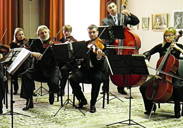 Камерний оркестр Полтавської обласної філармонії. Фото з сайту: http://www.filarmonia-poltava.org.ua Камерний оркестр Полтавської обласної філармонії. Фото з сайту: http://www.filarmonia-poltava.org.ua